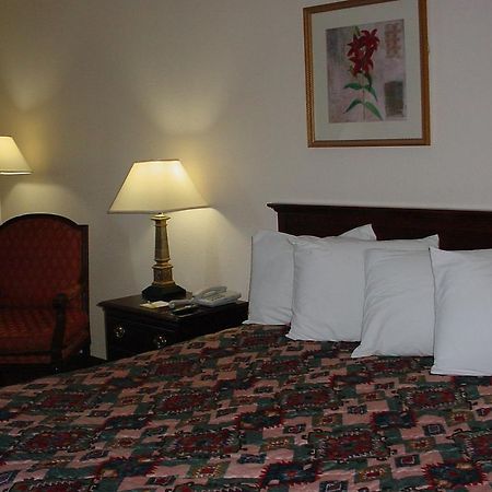Rodeway Inn Montgomery Room photo